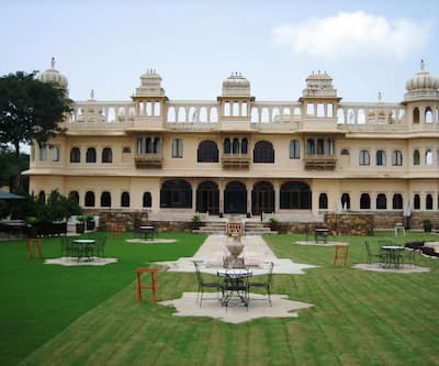 https://imgcld.yatra.com/ytimages/image/upload/t_hotel_yatra_city_desktop/v1451034235/Domestic Hotels/Ranakpur/Hotel Fateh Bagh/over view.jpg